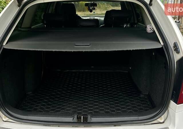 Белый Шкода Октавия, объемом двигателя 1.6 л и пробегом 302 тыс. км за 6600 $, фото 9 на Automoto.ua