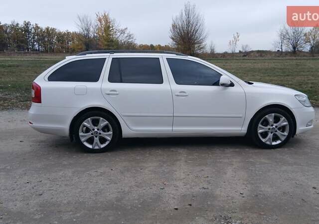 Белый Шкода Октавия, объемом двигателя 1.6 л и пробегом 258 тыс. км за 7900 $, фото 13 на Automoto.ua