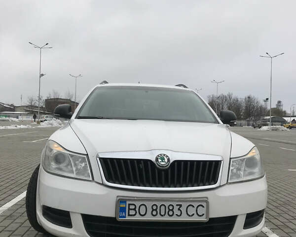 Белый Шкода Октавия, объемом двигателя 1.9 л и пробегом 373 тыс. км за 7000 $, фото 1 на Automoto.ua