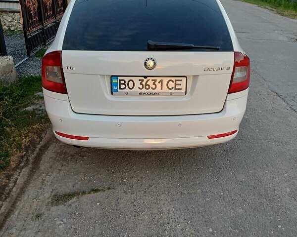 Белый Шкода Октавия, объемом двигателя 1.6 л и пробегом 313 тыс. км за 8700 $, фото 4 на Automoto.ua