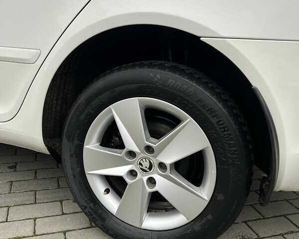 Белый Шкода Октавия, объемом двигателя 1.6 л и пробегом 420 тыс. км за 5999 $, фото 9 на Automoto.ua