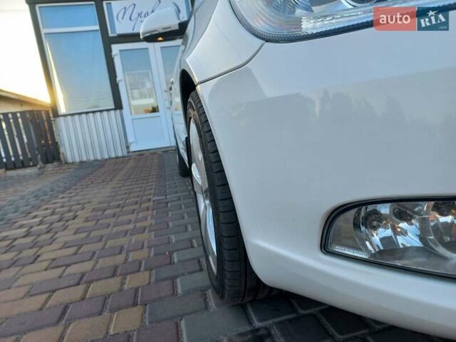 Белый Шкода Октавия, объемом двигателя 1.8 л и пробегом 182 тыс. км за 8000 $, фото 4 на Automoto.ua