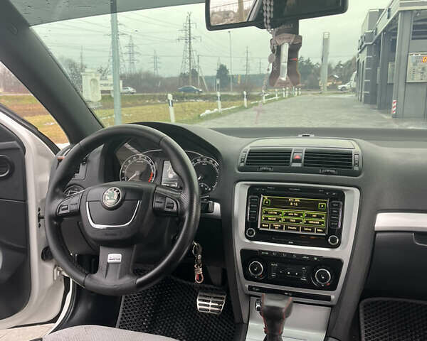 Белый Шкода Октавия, объемом двигателя 1.97 л и пробегом 298 тыс. км за 9999 $, фото 49 на Automoto.ua