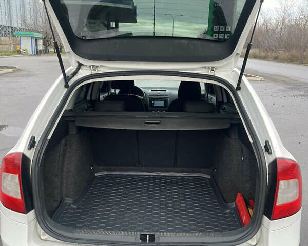 Белый Шкода Октавия, объемом двигателя 1.4 л и пробегом 164 тыс. км за 7400 $, фото 11 на Automoto.ua