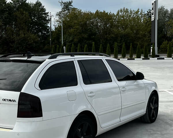 Белый Шкода Октавия, объемом двигателя 1.6 л и пробегом 325 тыс. км за 7800 $, фото 10 на Automoto.ua