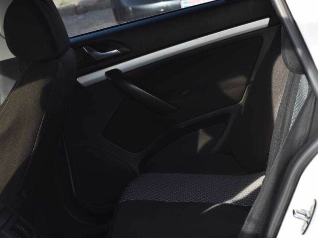 Білий Шкода Октавія, об'ємом двигуна 1.6 л та пробігом 259 тис. км за 7200 $, фото 17 на Automoto.ua