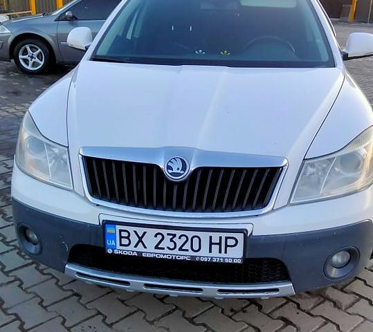 Белый Шкода Октавия, объемом двигателя 1.8 л и пробегом 205 тыс. км за 8000 $, фото 8 на Automoto.ua