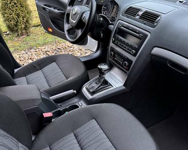 Белый Шкода Октавия, объемом двигателя 1.6 л и пробегом 227 тыс. км за 9400 $, фото 39 на Automoto.ua