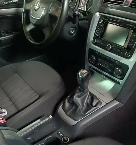 Белый Шкода Октавия, объемом двигателя 1.2 л и пробегом 175 тыс. км за 7000 $, фото 6 на Automoto.ua