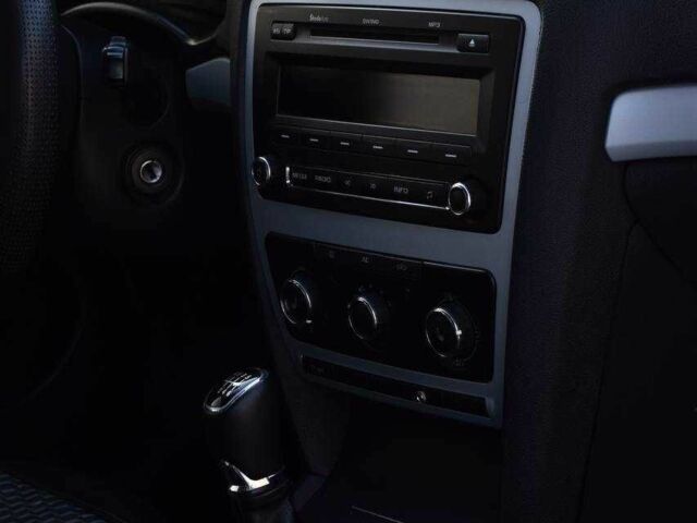 Білий Шкода Октавія, об'ємом двигуна 1.6 л та пробігом 259 тис. км за 7200 $, фото 12 на Automoto.ua