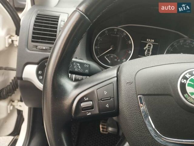 Білий Шкода Октавія, об'ємом двигуна 1.8 л та пробігом 251 тис. км за 10000 $, фото 11 на Automoto.ua