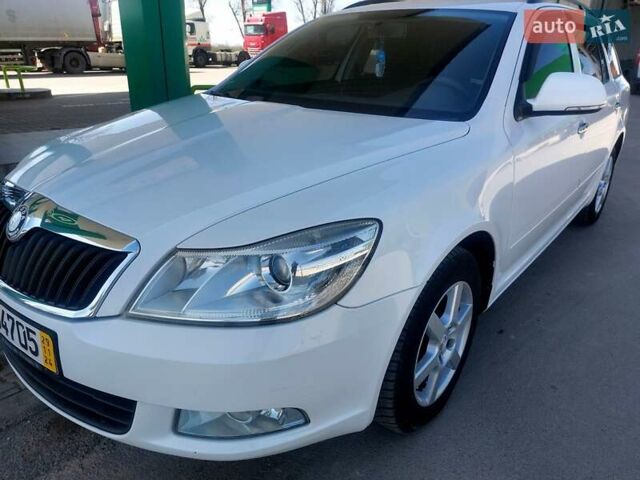 Белый Шкода Октавия, объемом двигателя 1.6 л и пробегом 289 тыс. км за 6800 $, фото 4 на Automoto.ua