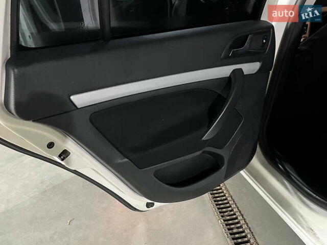 Шкода Октавия 2010 в Хмельницком на Automoto.ua Белый Шкода Октавия, объемом двигателя 1.6 л и пробегом 357 тыс. км за 5900 $, фото 11 на Automoto.ua