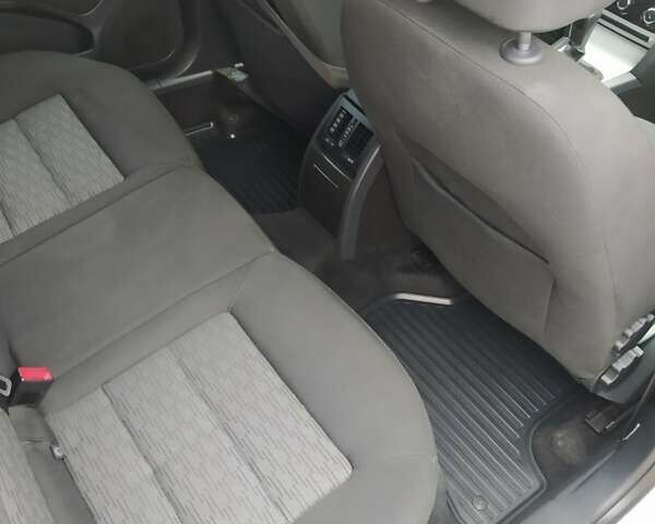 Білий Шкода Октавія, об'ємом двигуна 1.6 л та пробігом 200 тис. км за 7700 $, фото 3 на Automoto.ua