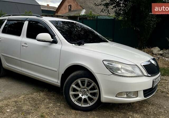 Белый Шкода Октавия, объемом двигателя 1.6 л и пробегом 302 тыс. км за 6600 $, фото 2 на Automoto.ua