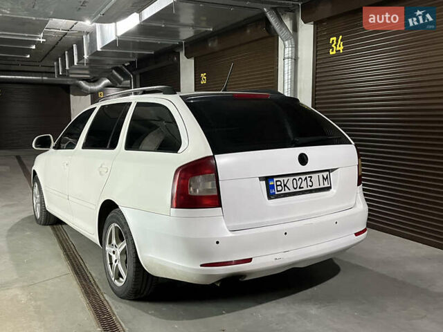Шкода Октавия 2010 в Хмельницком на Automoto.ua Белый Шкода Октавия, объемом двигателя 1.6 л и пробегом 357 тыс. км за 5900 $, фото 2 на Automoto.ua