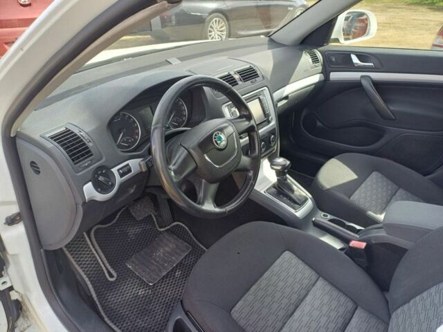 Белый Шкода Октавия, объемом двигателя 1.6 л и пробегом 270 тыс. км за 7555 $, фото 6 на Automoto.ua