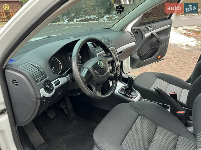 Белый Шкода Октавия, объемом двигателя 1.6 л и пробегом 309 тыс. км за 7499 $, фото 45 на Automoto.ua