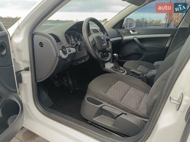 Білий Шкода Октавія, об'ємом двигуна 1.39 л та пробігом 266 тис. км за 7250 $, фото 16 на Automoto.ua