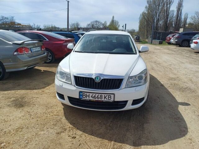 Белый Шкода Октавия, объемом двигателя 1.6 л и пробегом 270 тыс. км за 7555 $, фото 1 на Automoto.ua