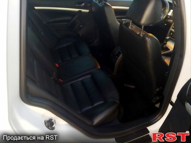 Белый Шкода Октавия, объемом двигателя 2 л и пробегом 245 тыс. км за 11200 $, фото 2 на Automoto.ua