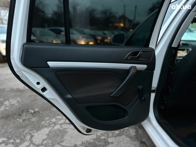 Белый Шкода Октавия, объемом двигателя 1.8 л и пробегом 316 тыс. км за 7290 $, фото 9 на Automoto.ua