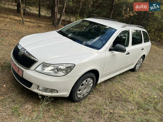 Белый Шкода Октавия, объемом двигателя 1.6 л и пробегом 263 тыс. км за 6800 $, фото 7 на Automoto.ua