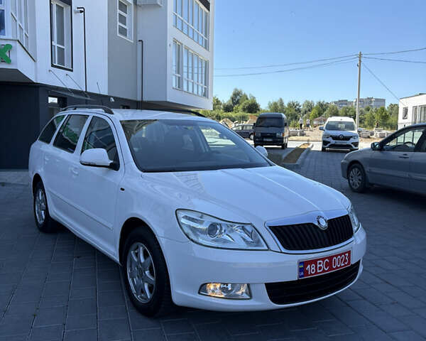 Белый Шкода Октавия, объемом двигателя 1.8 л и пробегом 203 тыс. км за 6990 $, фото 5 на Automoto.ua