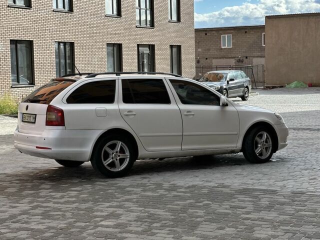 Шкода Октавія 2010 у Нетешине на Automoto.ua Білий Шкода Октавія, об'ємом двигуна 1.6 л та пробігом 357 тис. км за 5499 $, фото 4 на Automoto.ua