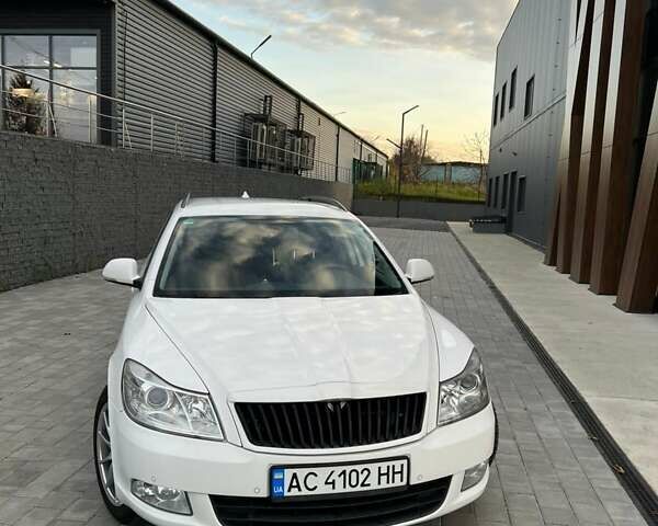 Белый Шкода Октавия, объемом двигателя 1.8 л и пробегом 267 тыс. км за 8250 $, фото 2 на Automoto.ua