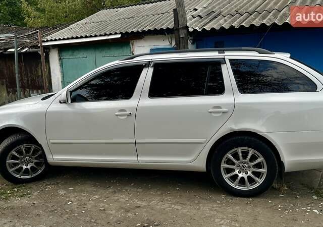 Белый Шкода Октавия, объемом двигателя 1.6 л и пробегом 302 тыс. км за 6600 $, фото 3 на Automoto.ua