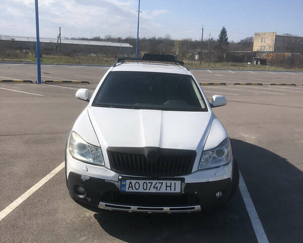 Белый Шкода Октавия, объемом двигателя 1.97 л и пробегом 300 тыс. км за 8600 $, фото 3 на Automoto.ua