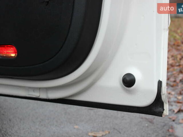 Белый Шкода Октавия, объемом двигателя 1.2 л и пробегом 260 тыс. км за 7700 $, фото 11 на Automoto.ua