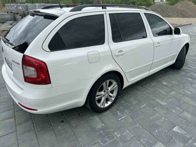 Белый Шкода Октавия, объемом двигателя 2 л и пробегом 211 тыс. км за 7300 $, фото 1 на Automoto.ua