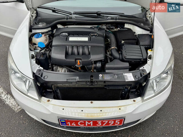 Белый Шкода Октавия, объемом двигателя 1.6 л и пробегом 204 тыс. км за 8999 $, фото 62 на Automoto.ua