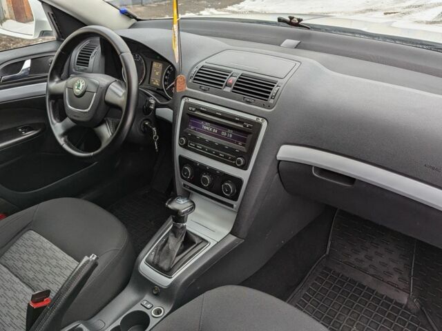 Білий Шкода Октавія, об'ємом двигуна 1.6 л та пробігом 280 тис. км за 7900 $, фото 7 на Automoto.ua