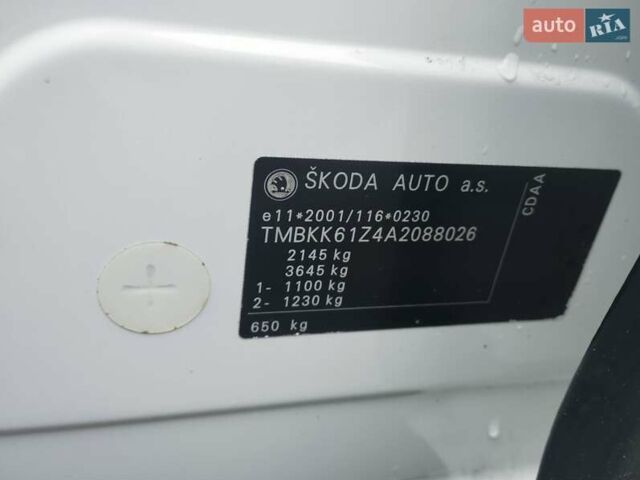 Білий Шкода Октавія, об'ємом двигуна 1.8 л та пробігом 251 тис. км за 10000 $, фото 21 на Automoto.ua