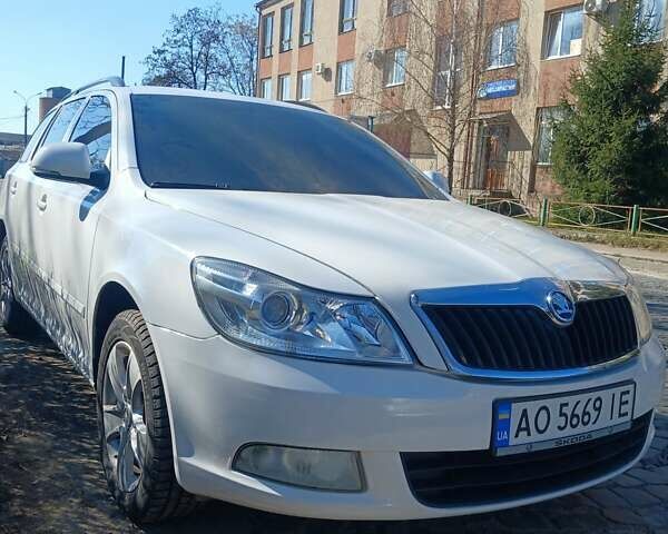 Белый Шкода Октавия, объемом двигателя 1.6 л и пробегом 260 тыс. км за 6800 $, фото 7 на Automoto.ua