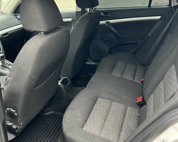 Белый Шкода Октавия, объемом двигателя 1.6 л и пробегом 420 тыс. км за 5999 $, фото 13 на Automoto.ua