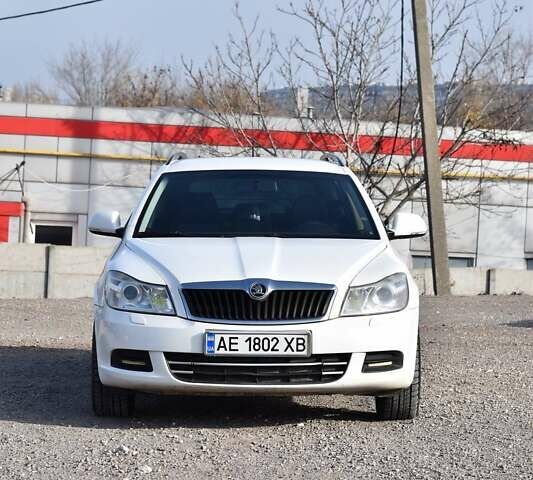 Білий Шкода Октавія, об'ємом двигуна 1.6 л та пробігом 259 тис. км за 7200 $, фото 5 на Automoto.ua