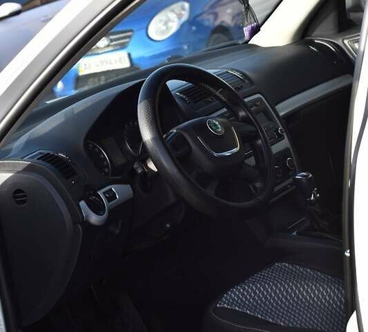 Білий Шкода Октавія, об'ємом двигуна 1.6 л та пробігом 259 тис. км за 7200 $, фото 6 на Automoto.ua