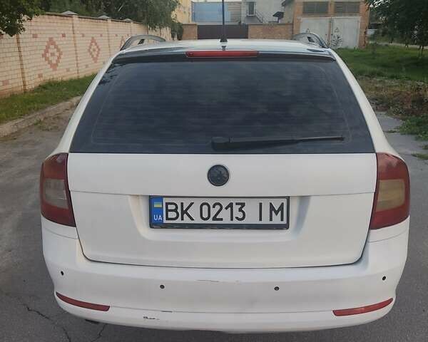 Білий Шкода Октавія, об'ємом двигуна 1.6 л та пробігом 357 тис. км за 6400 $, фото 6 на Automoto.ua