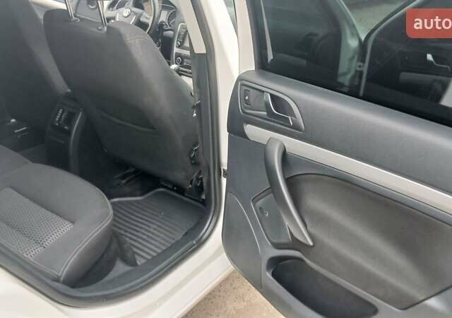 Белый Шкода Октавия, объемом двигателя 1.6 л и пробегом 258 тыс. км за 7900 $, фото 16 на Automoto.ua