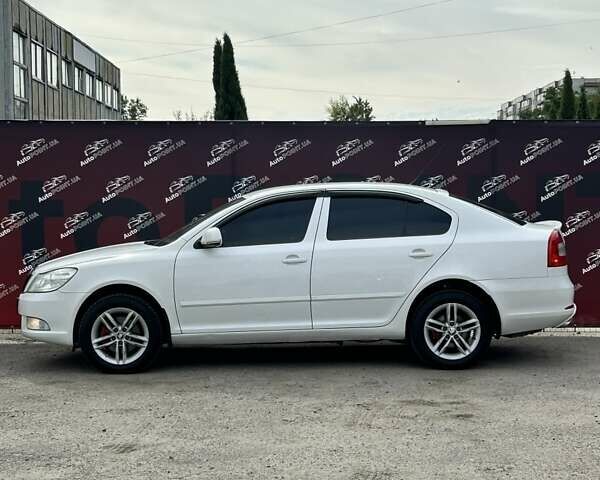 Білий Шкода Октавія, об'ємом двигуна 1.8 л та пробігом 233 тис. км за 8200 $, фото 4 на Automoto.ua