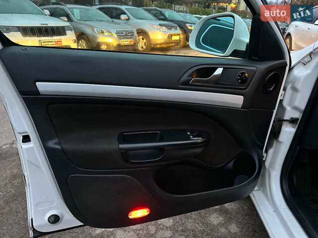 Білий Шкода Октавія, об'ємом двигуна 1.8 л та пробігом 316 тис. км за 7290 $, фото 19 на Automoto.ua