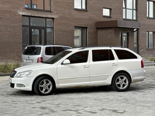 Шкода Октавія 2010 у Нетешине на Automoto.ua Білий Шкода Октавія, об'ємом двигуна 1.6 л та пробігом 357 тис. км за 5499 $, фото 3 на Automoto.ua