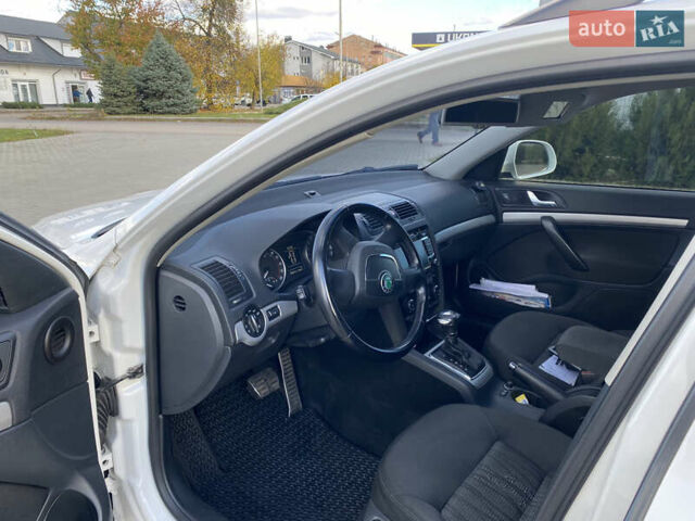 Белый Шкода Октавия, объемом двигателя 1.6 л и пробегом 275 тыс. км за 7800 $, фото 4 на Automoto.ua