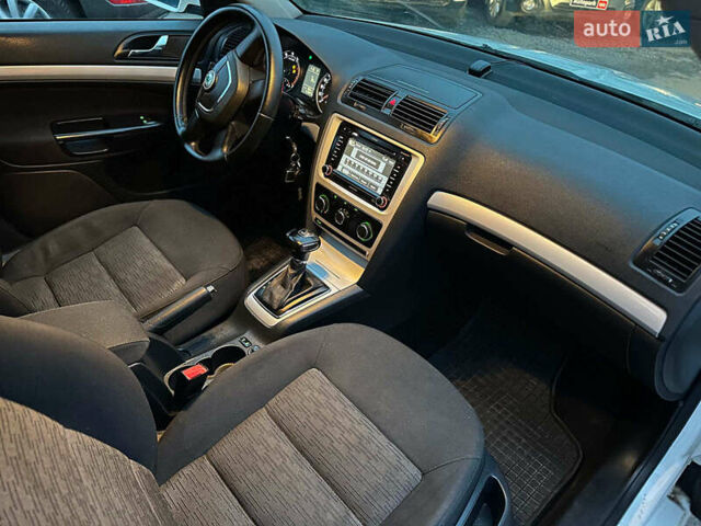 Білий Шкода Октавія, об'ємом двигуна 1.8 л та пробігом 316 тис. км за 7290 $, фото 15 на Automoto.ua