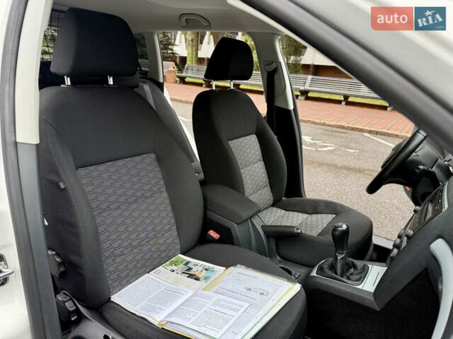 Белый Шкода Октавия, объемом двигателя 1.6 л и пробегом 204 тыс. км за 8999 $, фото 49 на Automoto.ua