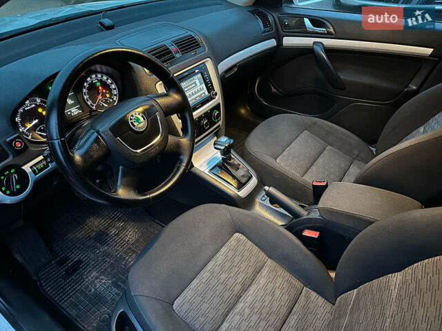 Білий Шкода Октавія, об'ємом двигуна 1.8 л та пробігом 316 тис. км за 7290 $, фото 18 на Automoto.ua